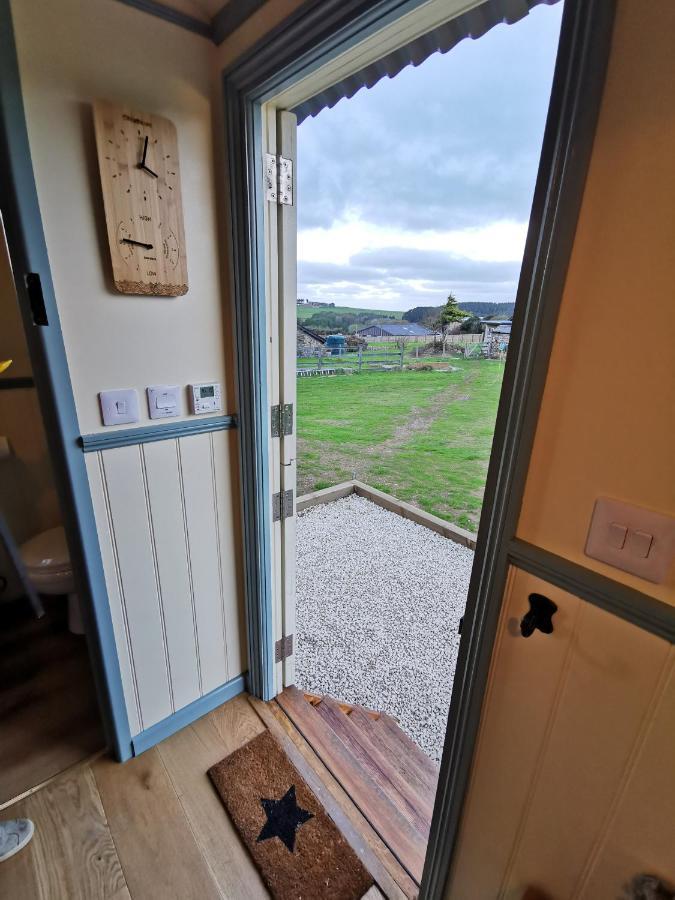 Toms Hut And Robins Rest Shepherd Huts Near Wadebridge Dış mekan fotoğraf