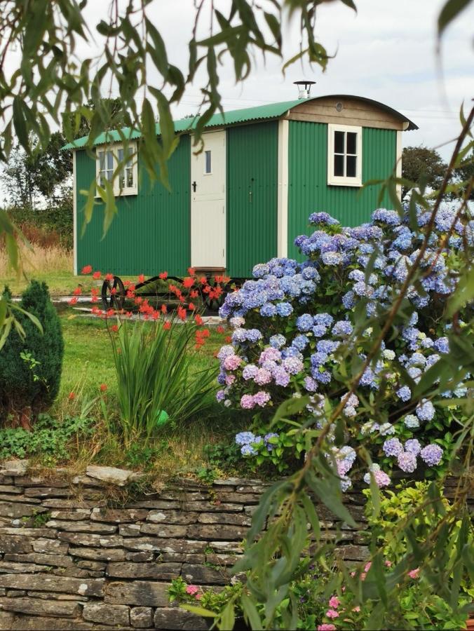 Toms Hut And Robins Rest Shepherd Huts Near Wadebridge Dış mekan fotoğraf
