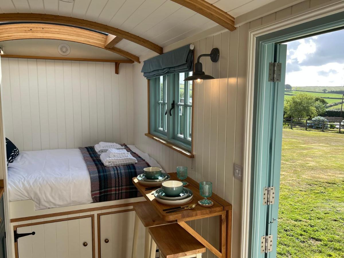 Toms Hut And Robins Rest Shepherd Huts Near Wadebridge Dış mekan fotoğraf