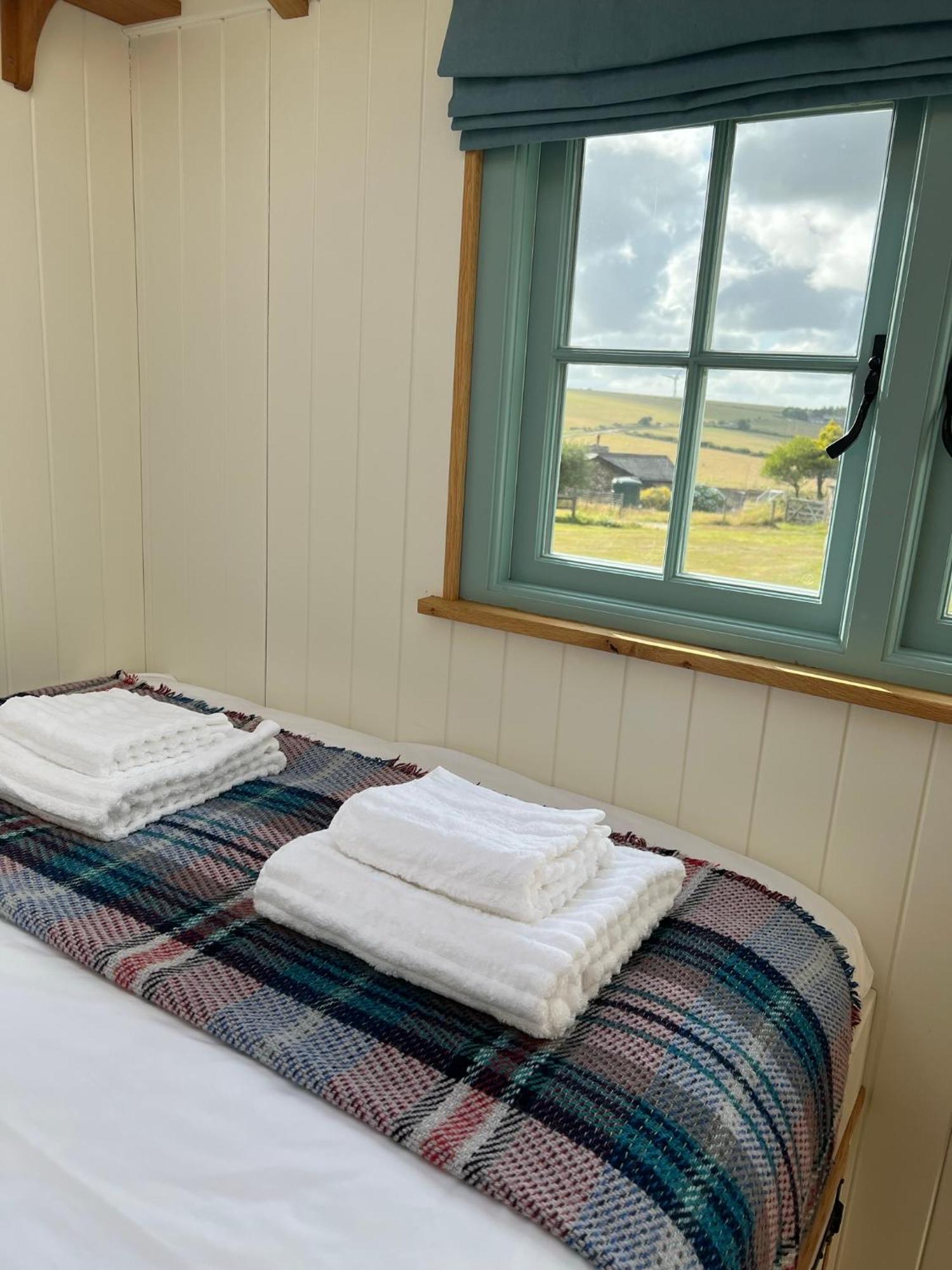 Toms Hut And Robins Rest Shepherd Huts Near Wadebridge Dış mekan fotoğraf