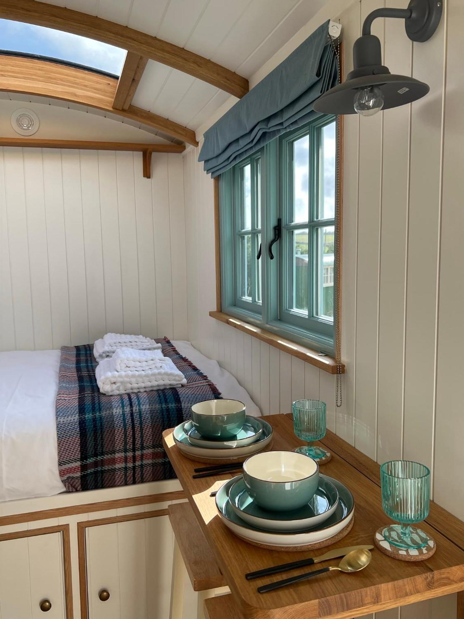 Toms Hut And Robins Rest Shepherd Huts Near Wadebridge Dış mekan fotoğraf