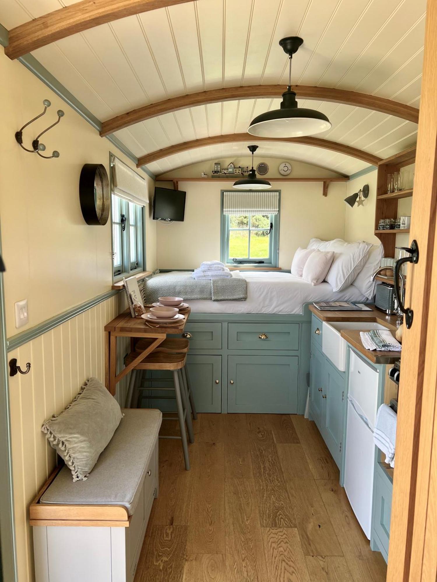 Toms Hut And Robins Rest Shepherd Huts Near Wadebridge Dış mekan fotoğraf