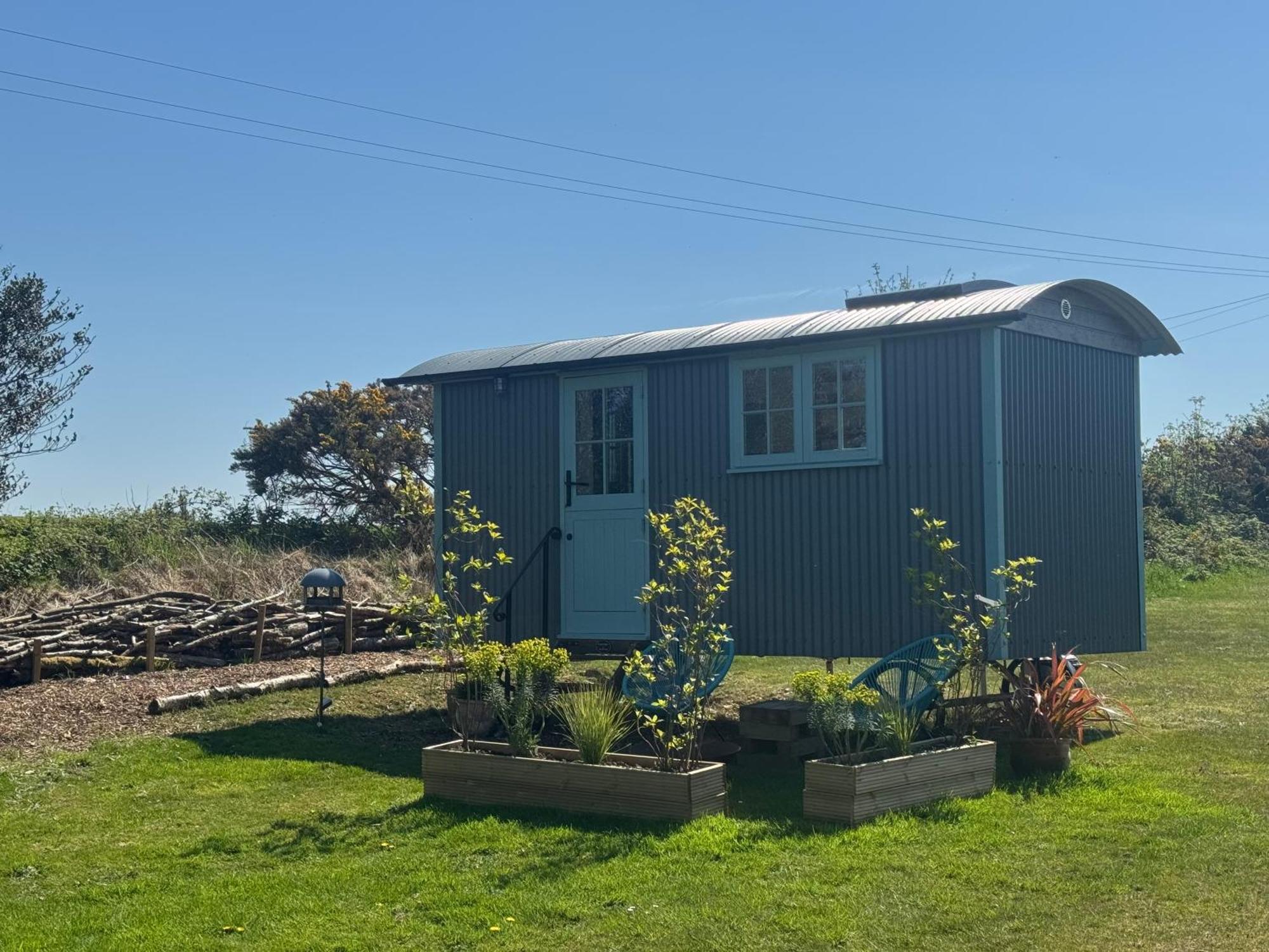 Toms Hut And Robins Rest Shepherd Huts Near Wadebridge Dış mekan fotoğraf